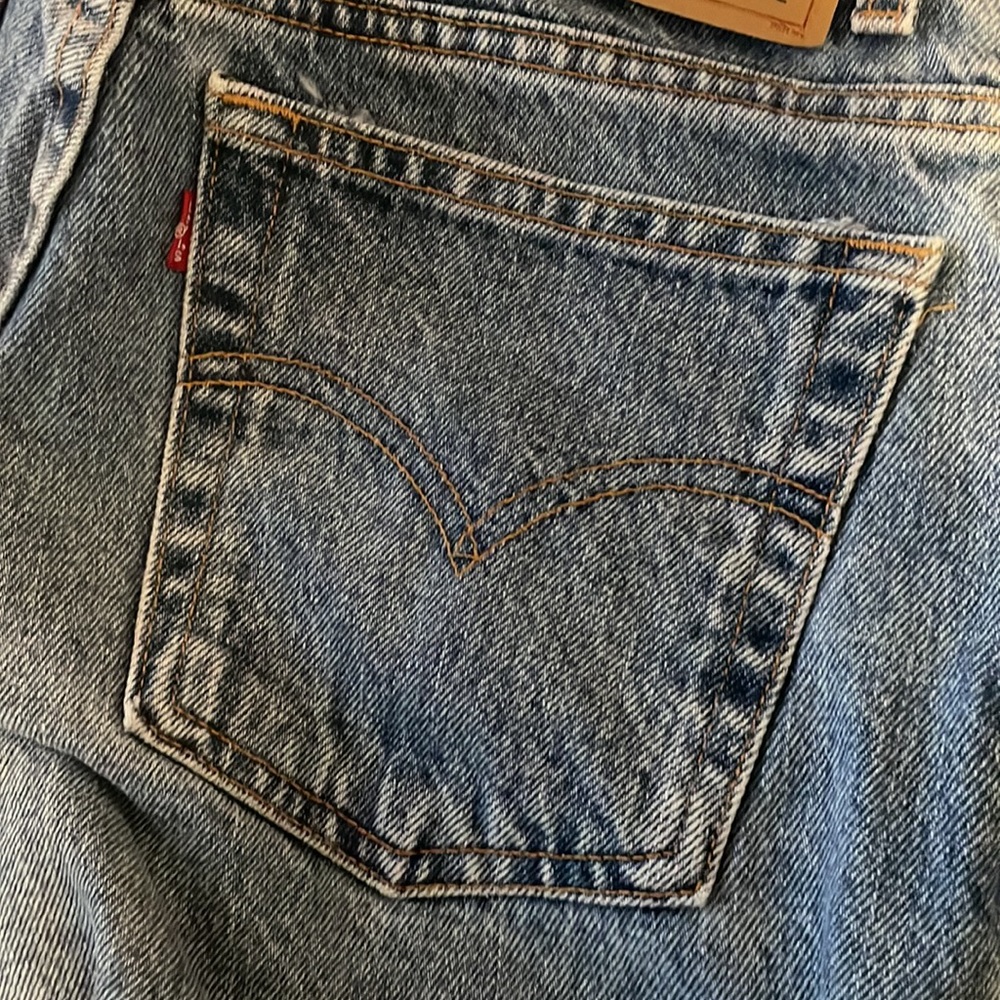 550 Levi’s - Picture 5 of 5